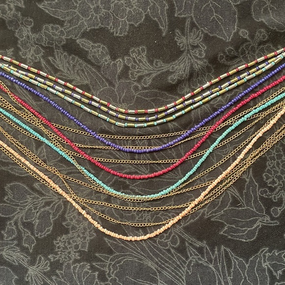 3 pieces of golden costume jewelry: 2 pairs of earrings + a bead/chain necklace. - Picture 12 of 12